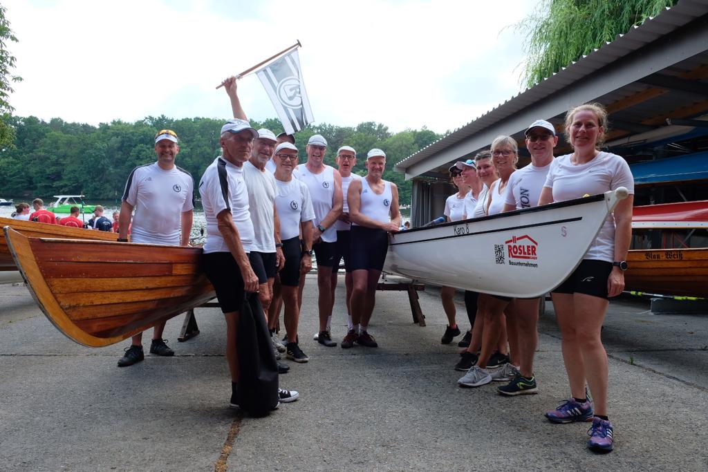 Beide Teams an den Booten