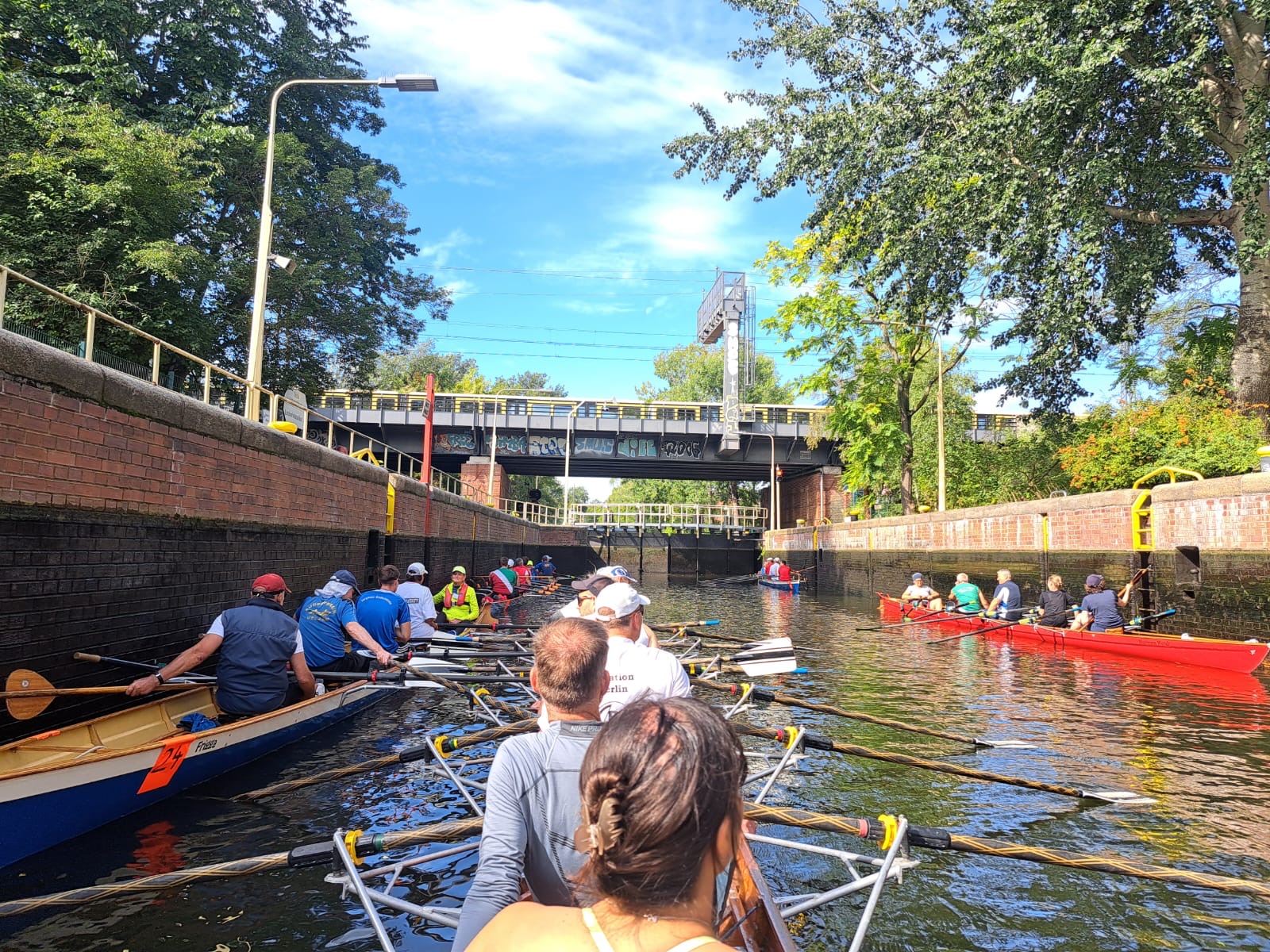 Volle Unterschleuse