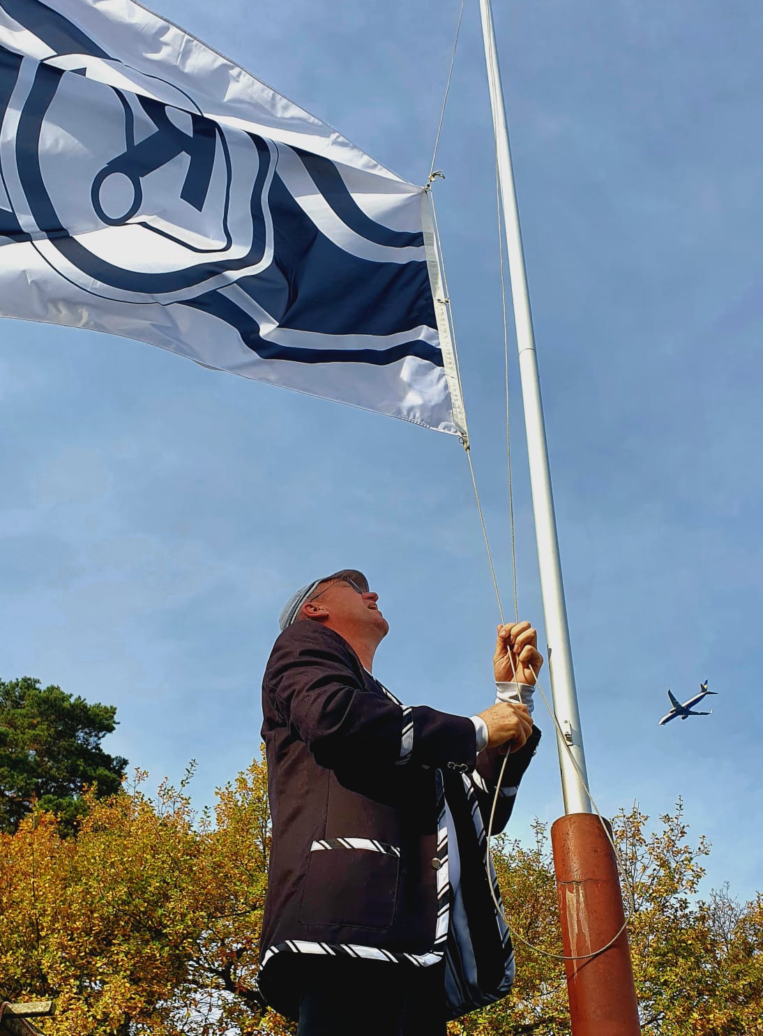 ...mit dem Einholen der Flagge