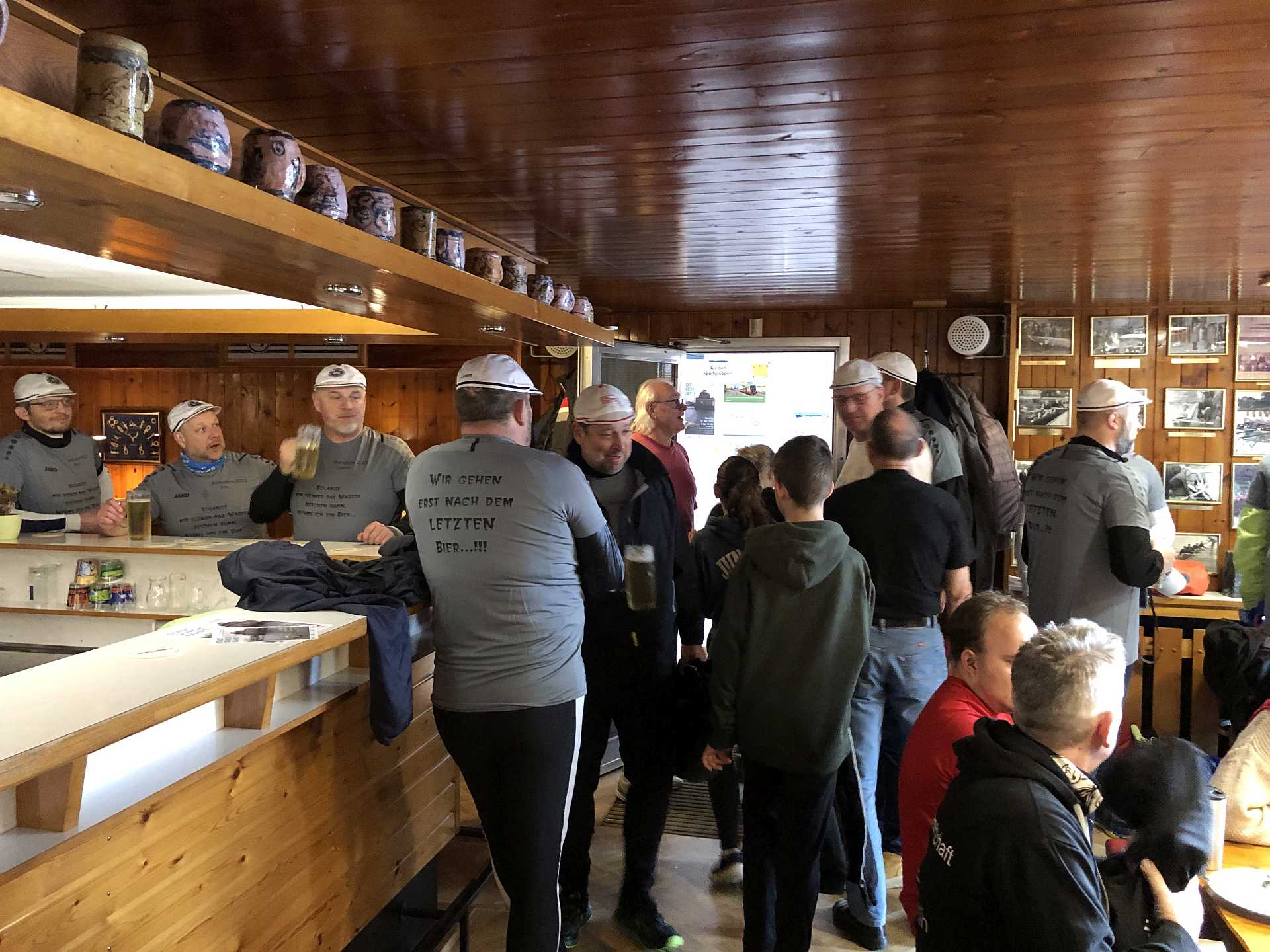 Ruderfreunde aus Essen Steele auf Stippvisite vor der Weiterfahrt