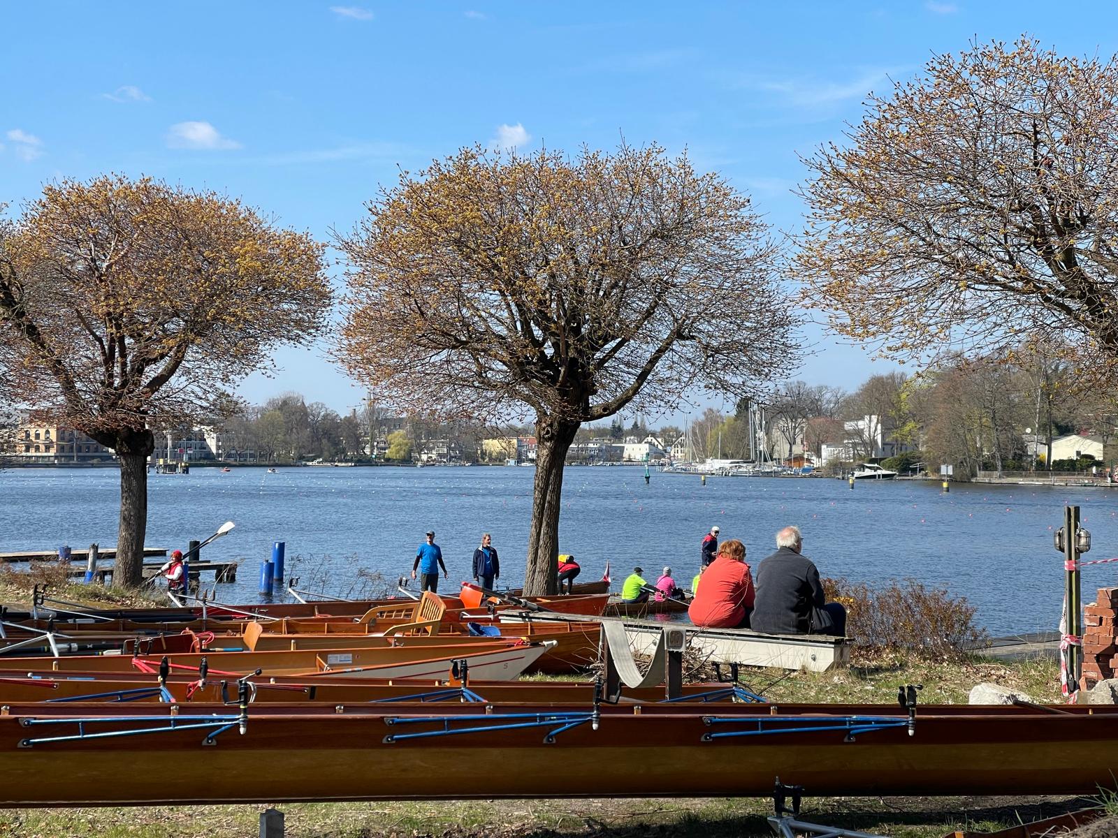 Bootslager an der Regattastrecke